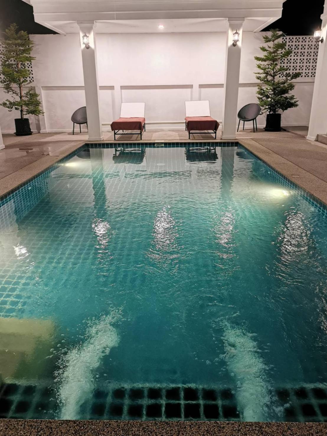 Tarn Villa *